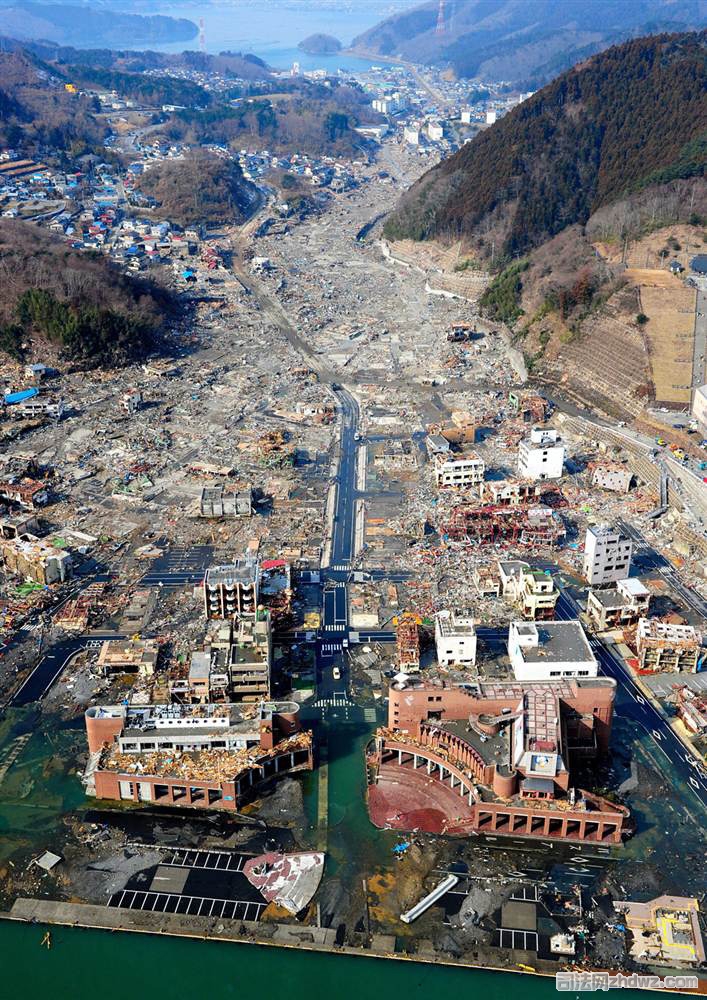 5、3月13日，日本女川镇：震后航拍景象.jpg
