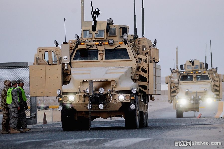 最后一批美军车队撤离伊拉克-2.jpg