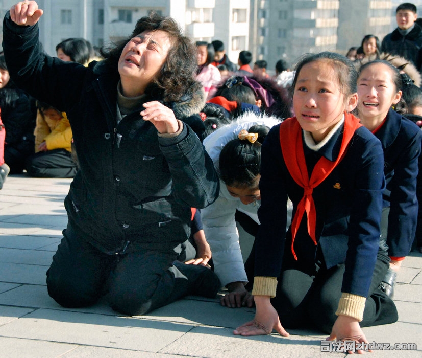 高清组图：朝鲜民众痛哭悼念金正日-1.jpg