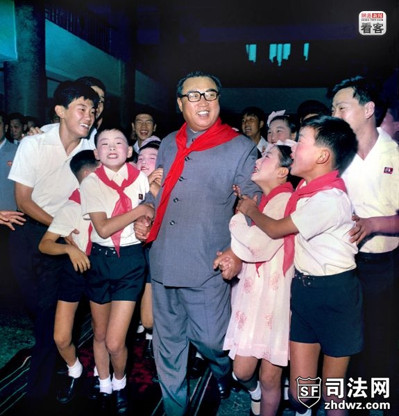 1972年8月，金日成接见前来朝鲜探亲的日本籍朝鲜裔儿童.jpg