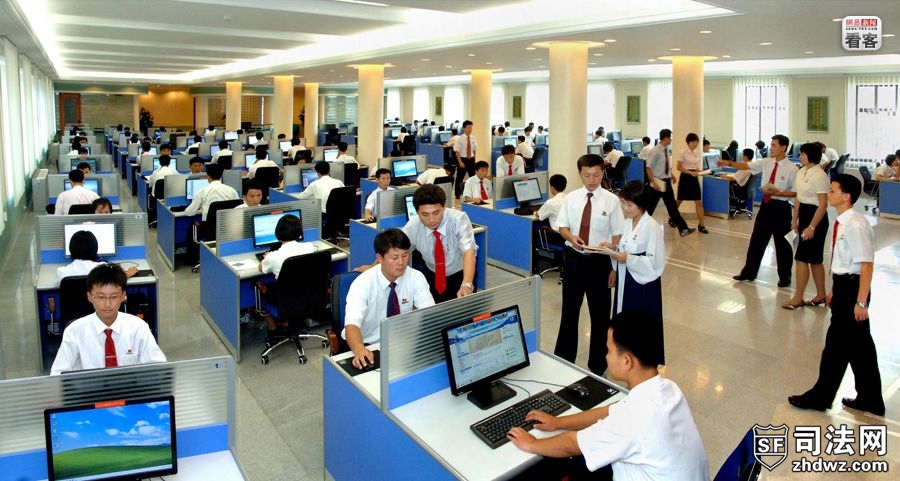 2010年8月，金日成大学的学生正在使用计算机。金日成大学建于1946年，是朝鲜的最高学府.jpg