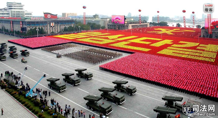 2010年10月，朝鲜平壤，金日成广场举行盛大阅兵式庆祝朝鲜劳动党建党65周年.jpg