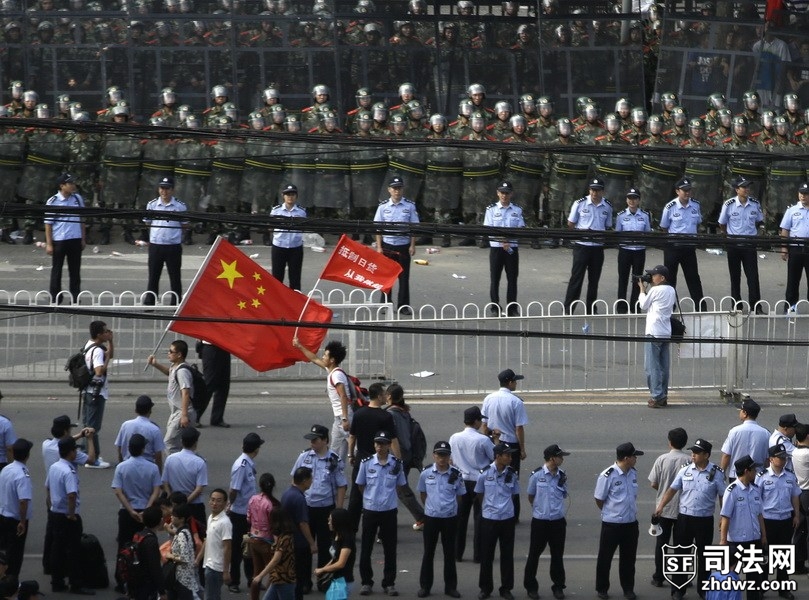 22、9月15日，北京，数百人在日本使馆外抗议日本“购买”钓鱼岛，宣誓钓鱼岛主权.jpg