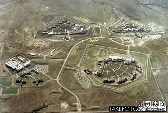 1、位于美国科罗拉多州岩石岛上的沙漠监狱ADX，被认为是世界上戒备最森严的监狱.jpg
