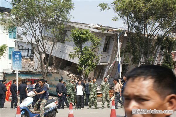 1、3月10日，盈江县县城地震现场.jpg