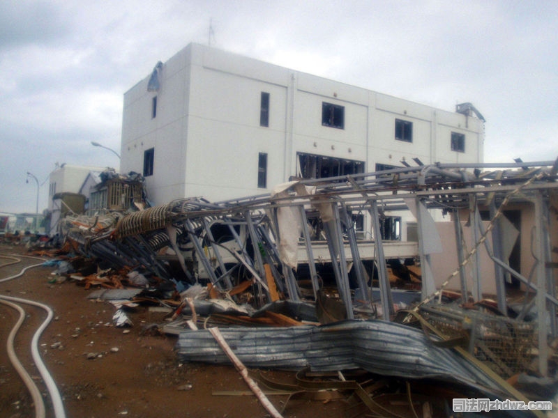 3月23日，日本福岛第一核电站发生爆炸后受损的厂房建筑-2.jpg