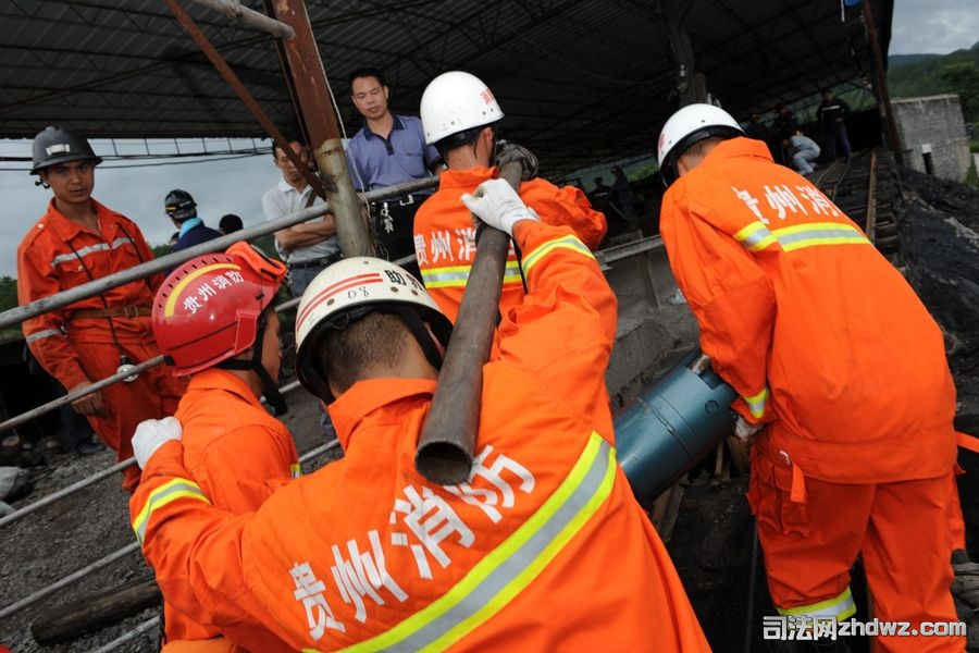 0、7月2日，贵州省黔南一煤矿发生透水事故，23人被困井下.jpg