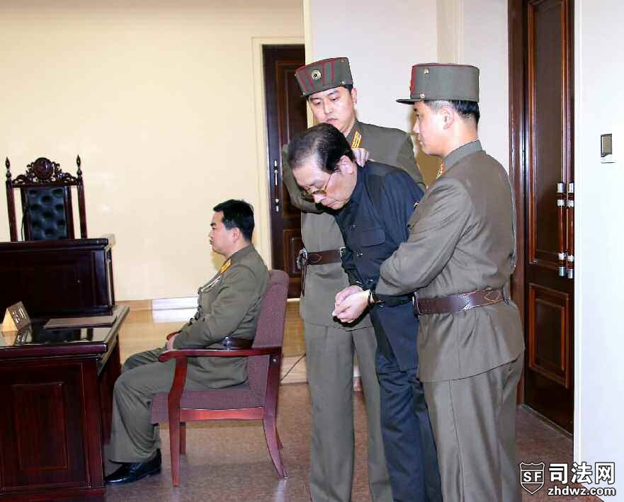 1、金正恩姑父张成泽出庭受审 被判死刑.jpg