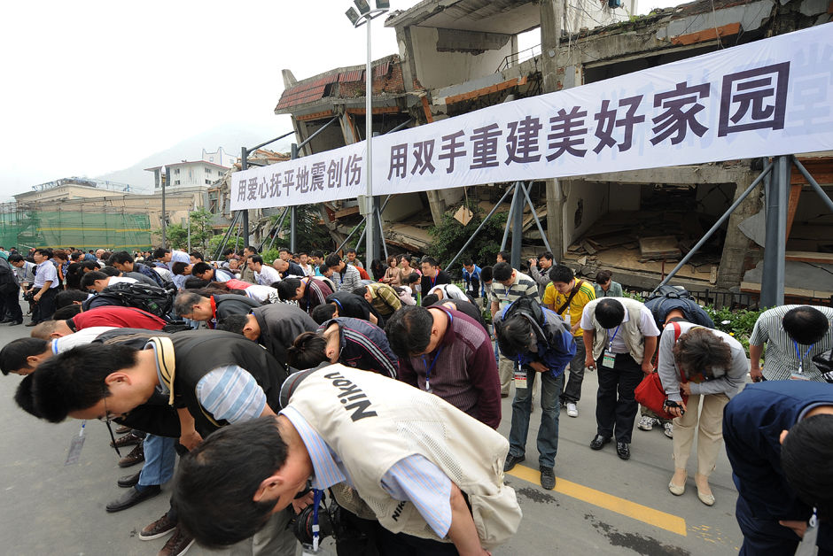 汶川地震两周年 重回北川祭奠震中遇难同胞-5.jpg