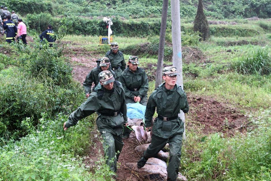 江西省沪昆铁路发生列车脱线事故-3.jpg