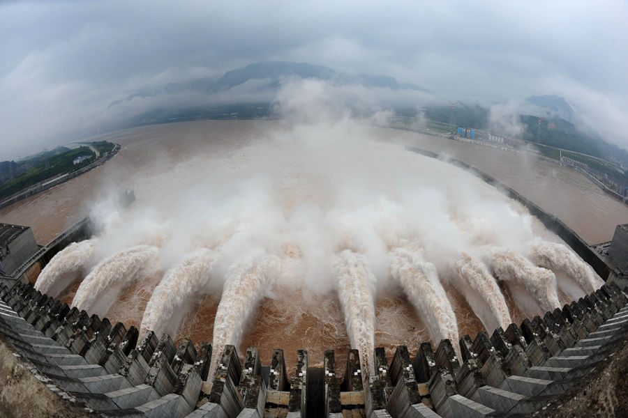 三峡工程迎建成后最大洪水-2.jpg