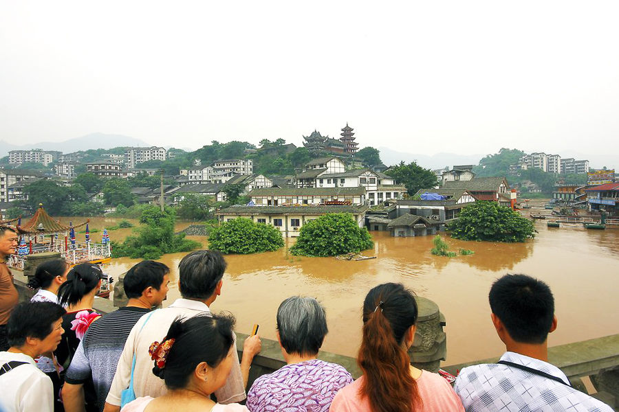 重庆著名景点瓷器口被洪水淹没.jpg