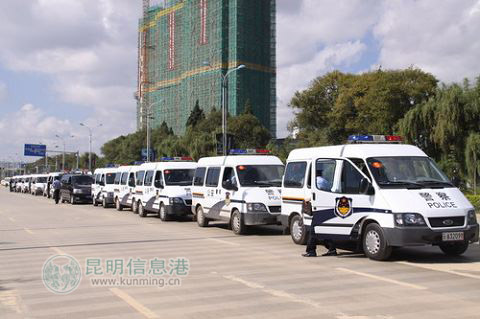 警方对杨祖坤黑恶势力团伙进行超大规模现场指认（警方供图）.jpg