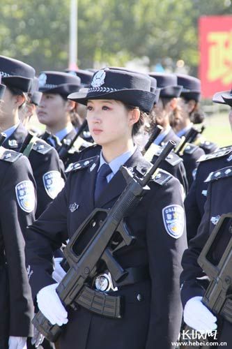 受检的女司法警花.jpg